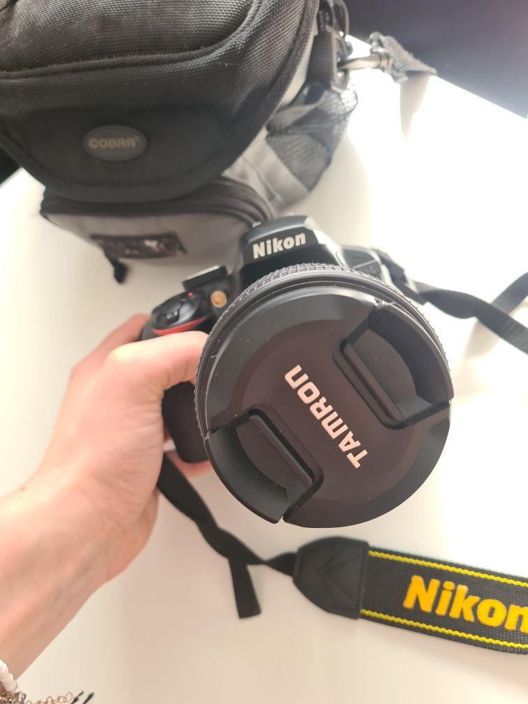 Aparat Nikon z obiektywem Tamron