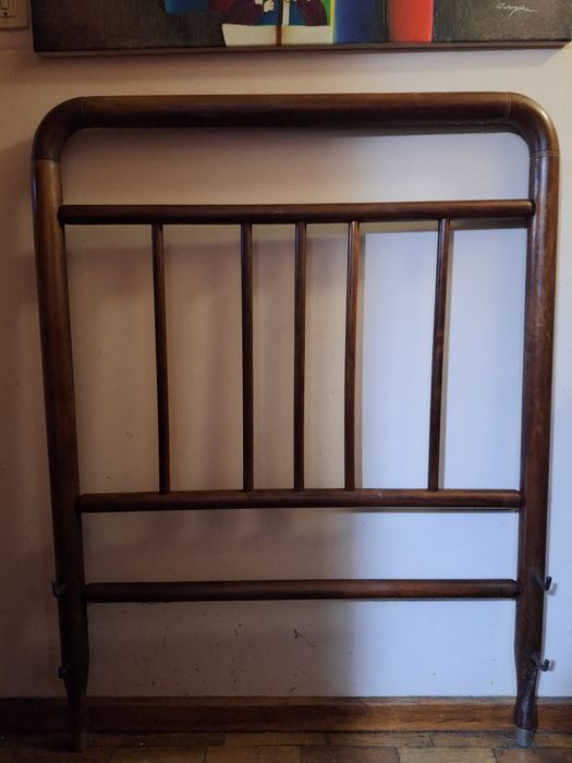 Cama de solteiro em madeira de Bambu