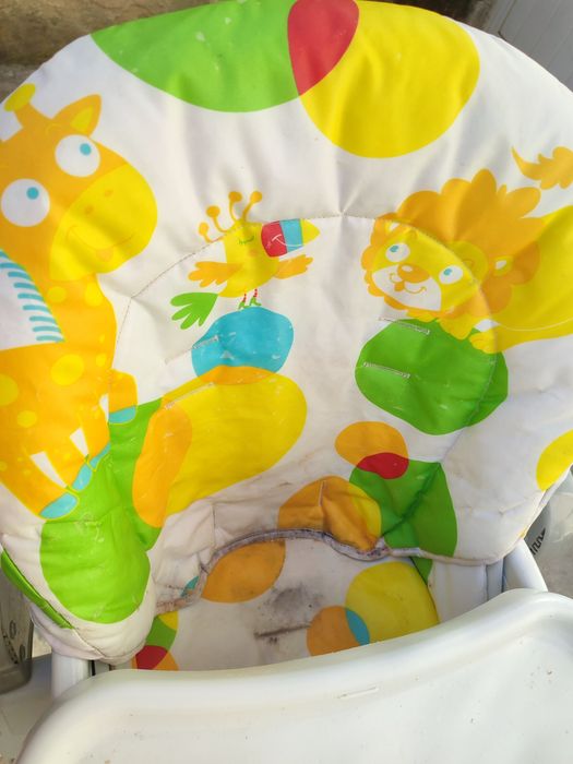 Vendo cadeira que é desde recém nascido pois inclina para trás