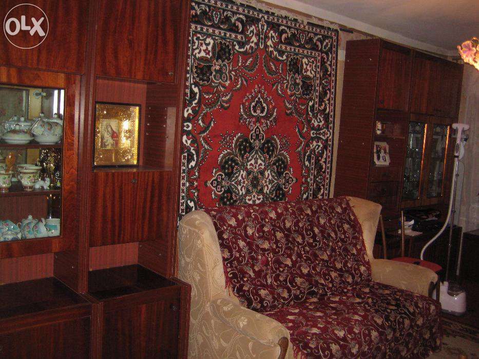 Продам стенку с лаковым покрытием б/у