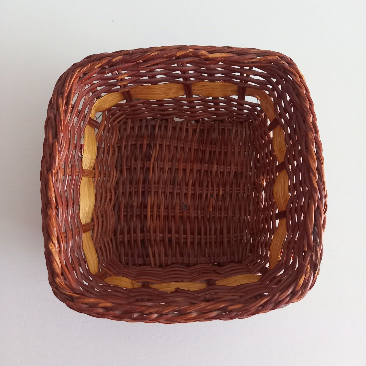 Piękny koszyk koszyczek wiklinowy brązowy pojemnik handmade zdobiony