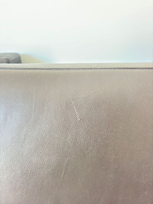 Sofá em cabedal com até 3 chaise longue