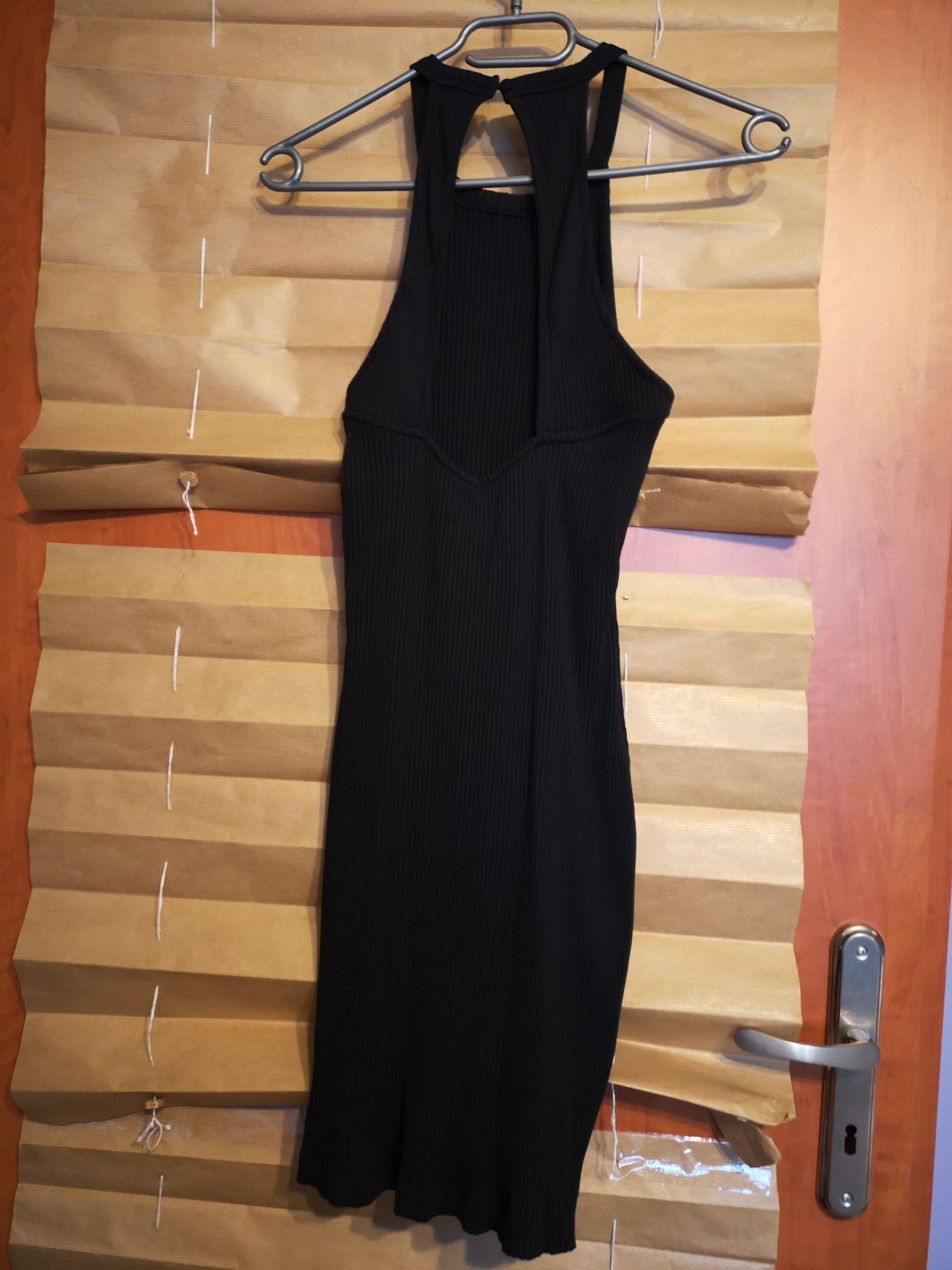 Czarna sukienka bodycon dress dżersej
Rozmiar xs
Stan idealny, nigdy n