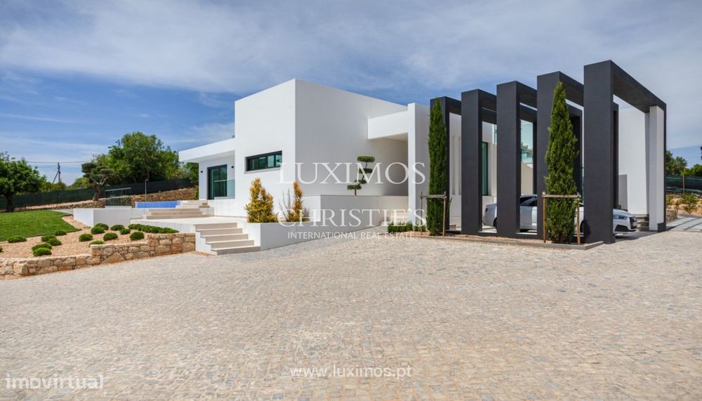 Moradia V4+1 com piscina e vista mar, para venda em Loulé, Algarve