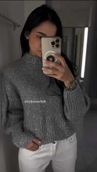 Вільний короткий светр H&M з м'якого трикотажу. Розмір S. Колір світло