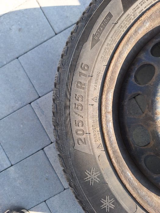 Felgi R16 wraz z oponami 205/55/R16 + kołpaki
