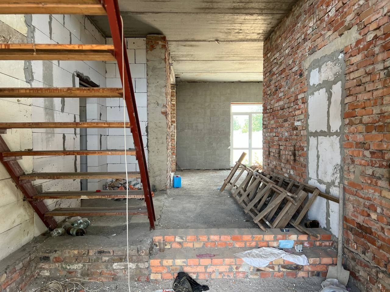 Продам 2х поверховий будинок Сонячний Під Бізнес