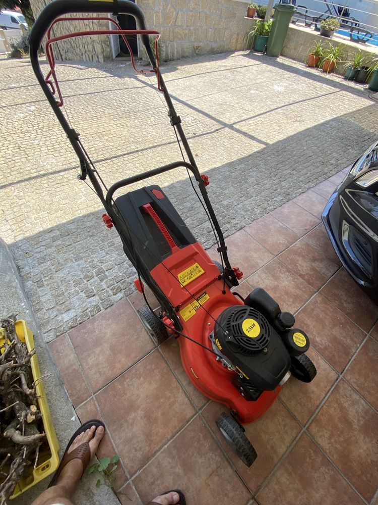 Maquina relva a gasolina com tração
