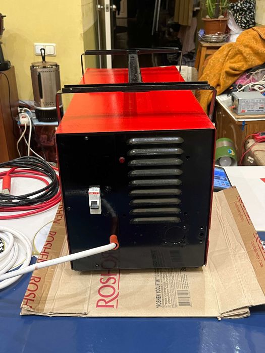 МОЩНОЕ ПУСКОЗАРЯДНОЕ: пуск 200А/заряд 10А, вес 25кг