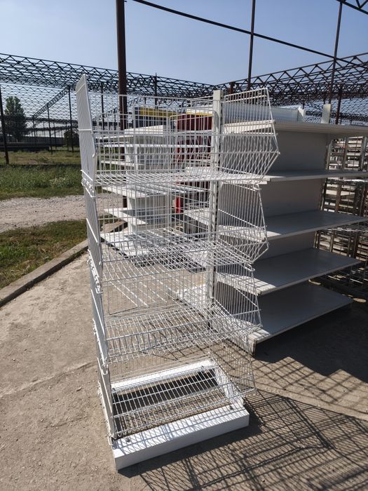 Торгівельне обладнання,стелажі металеві