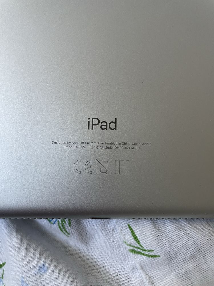 Ipad 7 generacji 32gb 10,2” jak nowy z akcesoriami silver