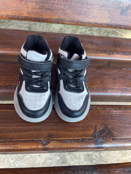 Продам кросівки