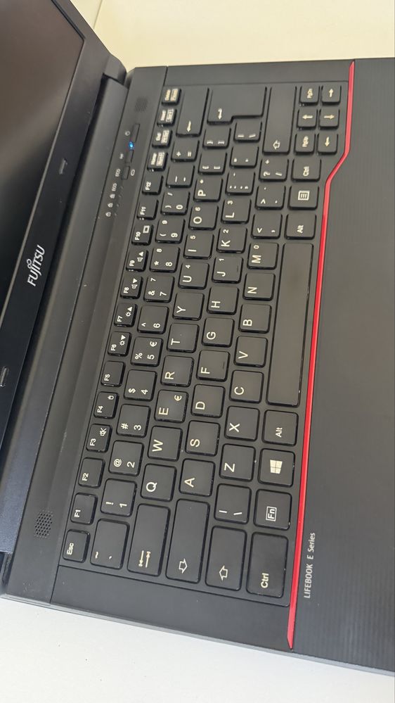 Fujitsu e744 i5 8gb 256ssd 14 mat wifi usb 3.0 Windows 10/11