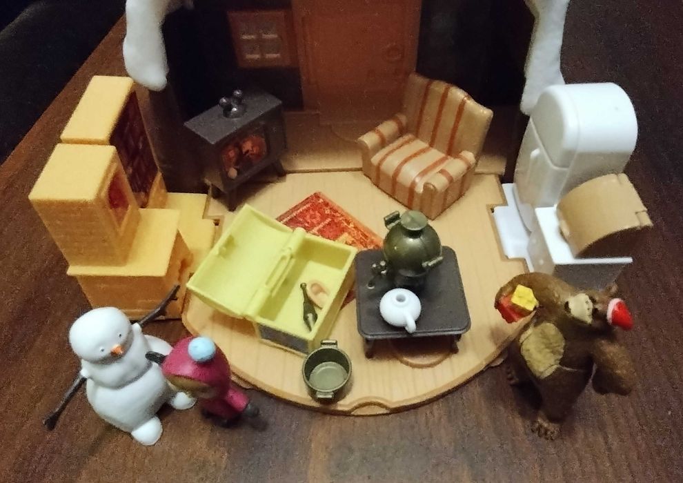 Masza i niedźwiedź zimowy domek świąteczny Mikołaj