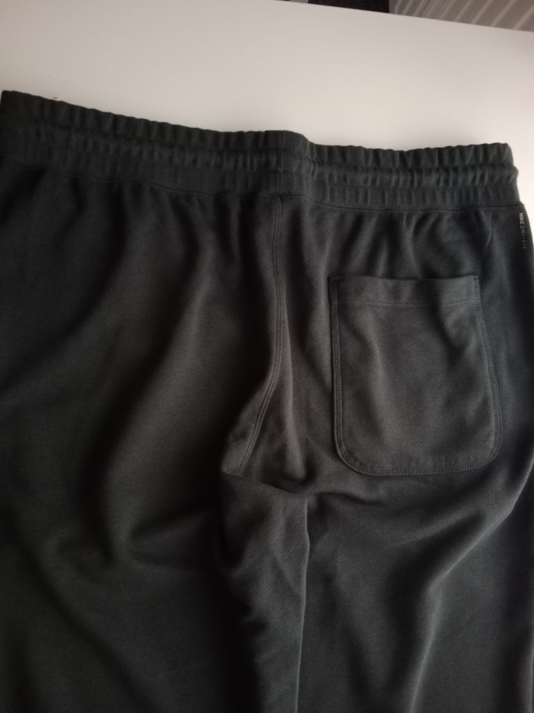 Nowe spodnie Nike Dri-Fit XL ciemny szary wchodzący w czarny