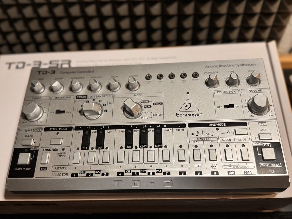 Legendarny TD-3-SR Analogowy syntezator linii basowej z Distortion
