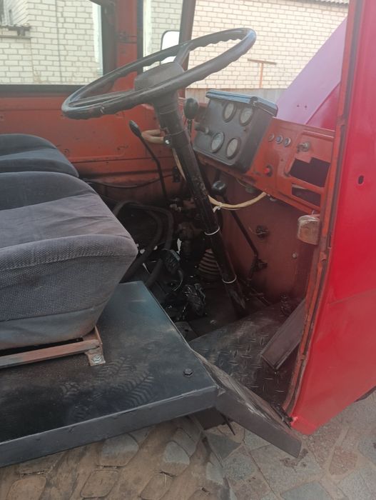 Продам саморобний трактор з двигуном Т-25,коробка газ53
міст газ51
За