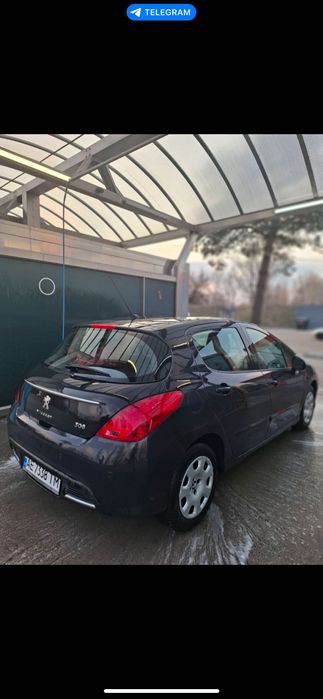 Машина пежо /308