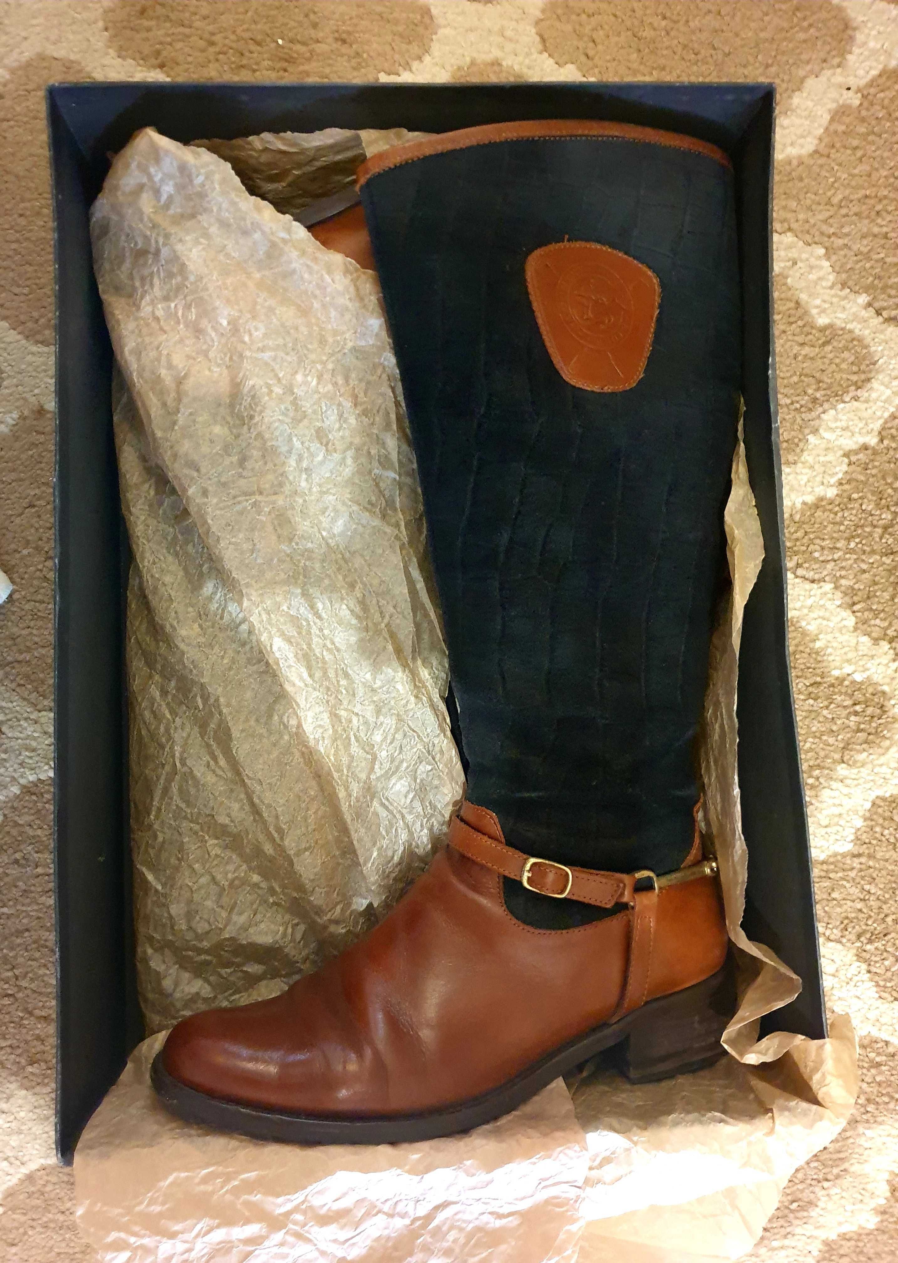 Botas de pele castanha e azul marinho da marca Country Rider