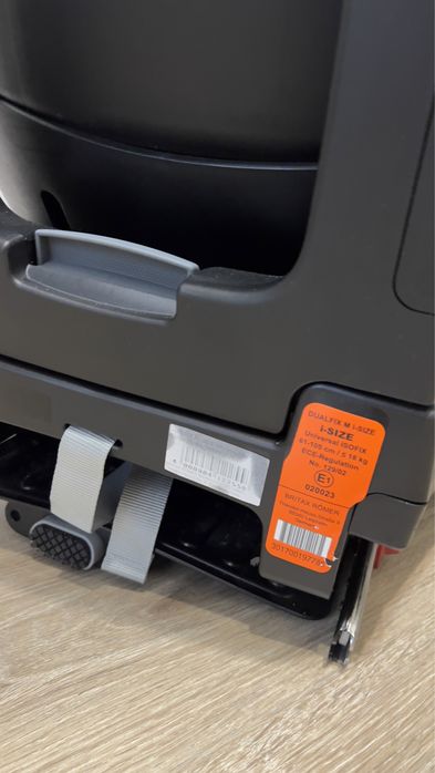 Продам автокресло Britax Romer dualfix m size