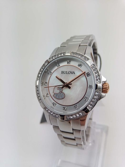 Женские часы Swarovski Bulova 98L232 сердце на перламутре циферблата