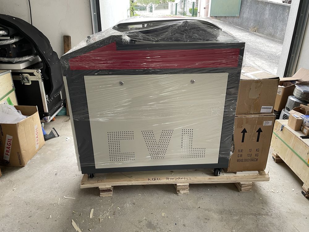 Soldador Cortador a  Laser 4 em 1 soldar decapagem 2Kw Monofasica