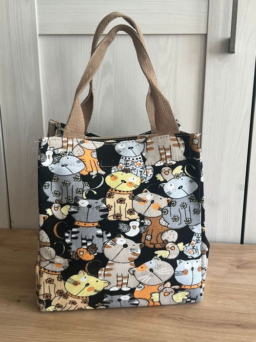 Torba materiałowa z kotkami – urocza i pojemna,