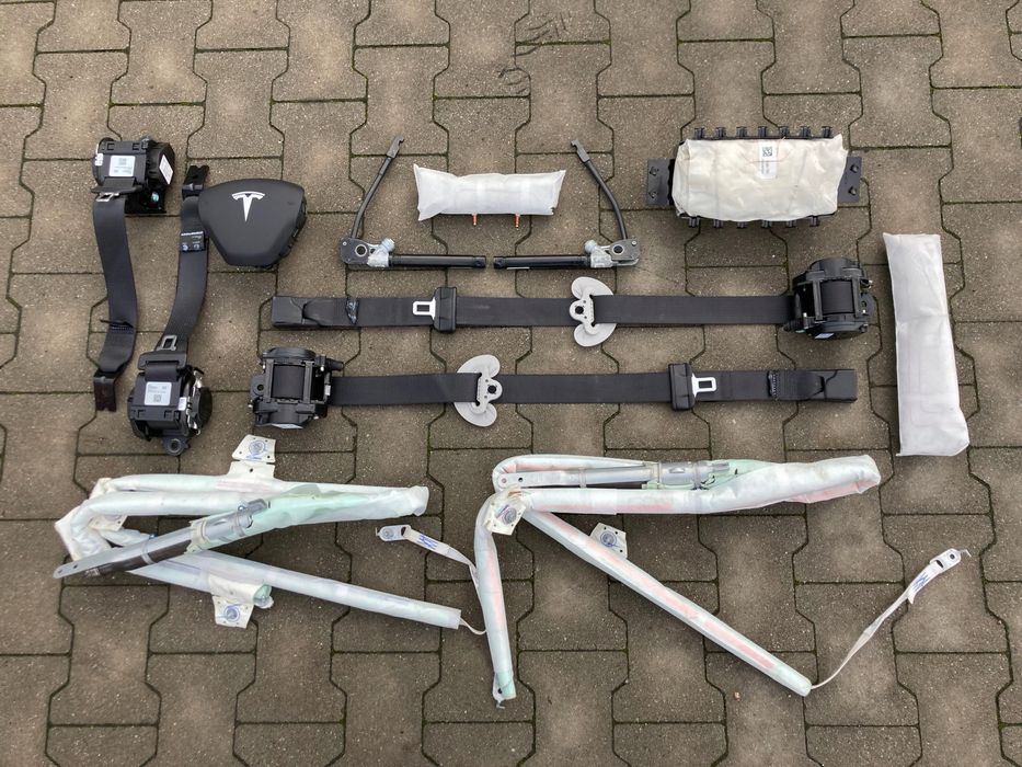 Tesla Model Y 3 Торпеда Подушка руля Подушка колін Шторка Ремінь