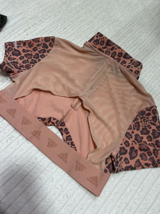 Спортивні топи від Adidas