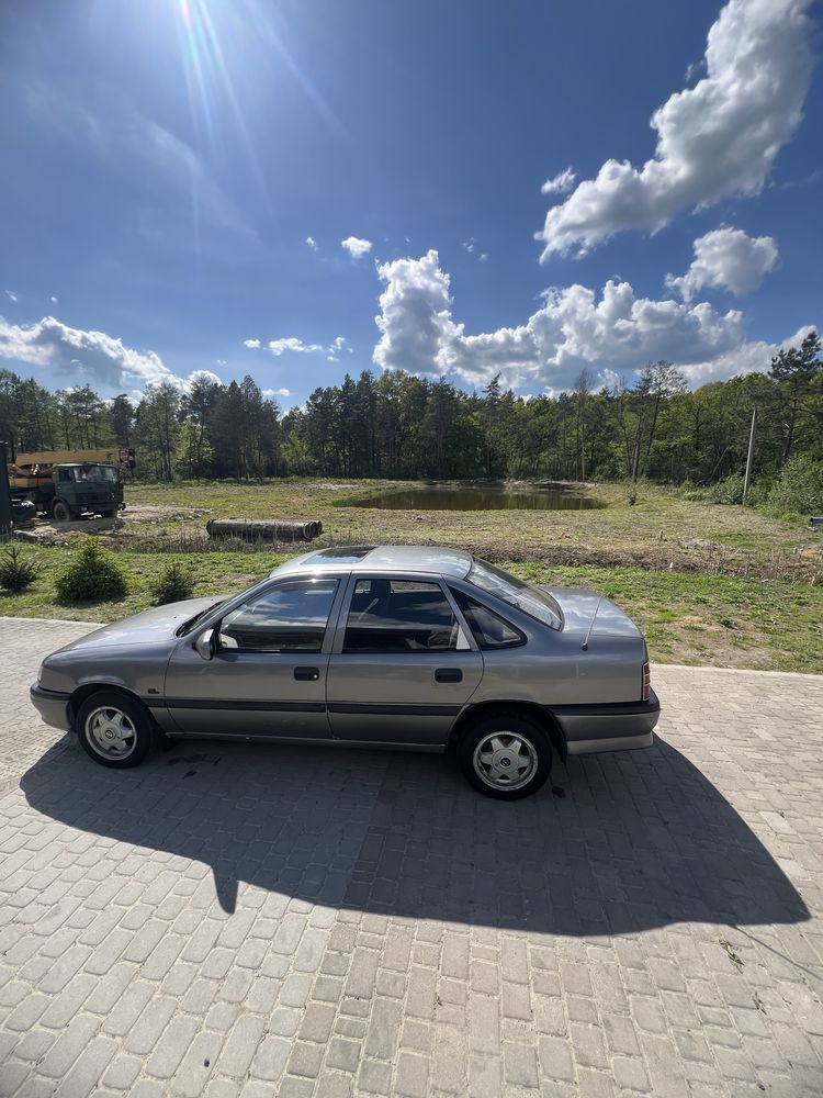 Opel vectra b 1.8 бензин