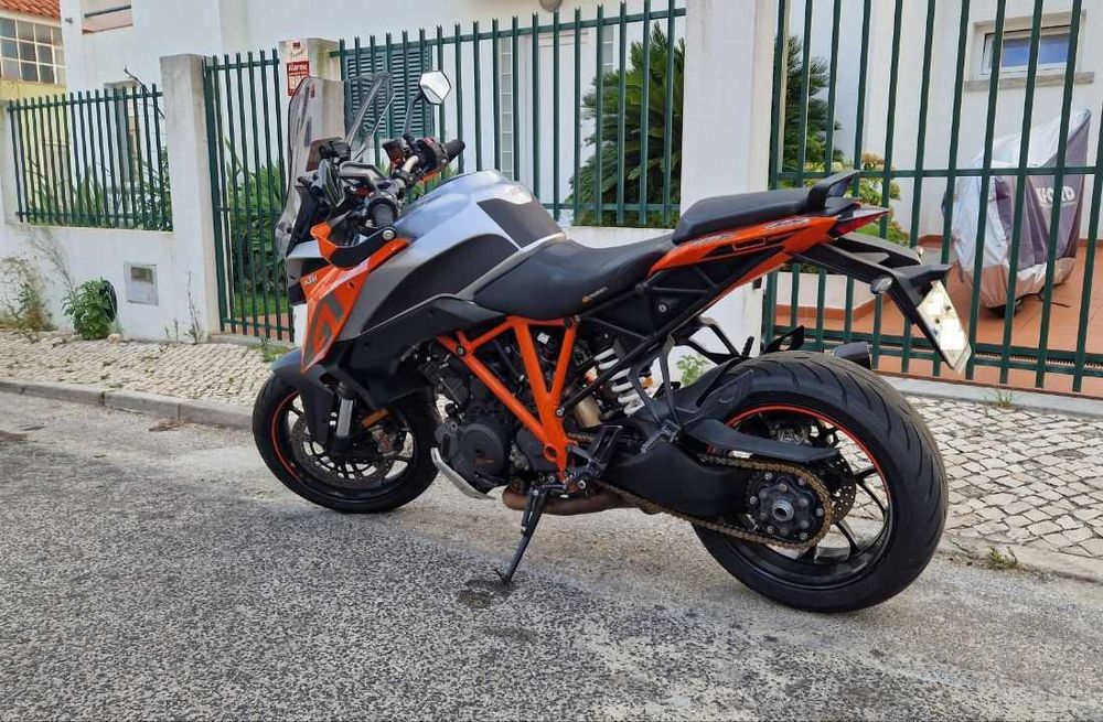 KTM 1290 Superduke GT 2017 [com malas]