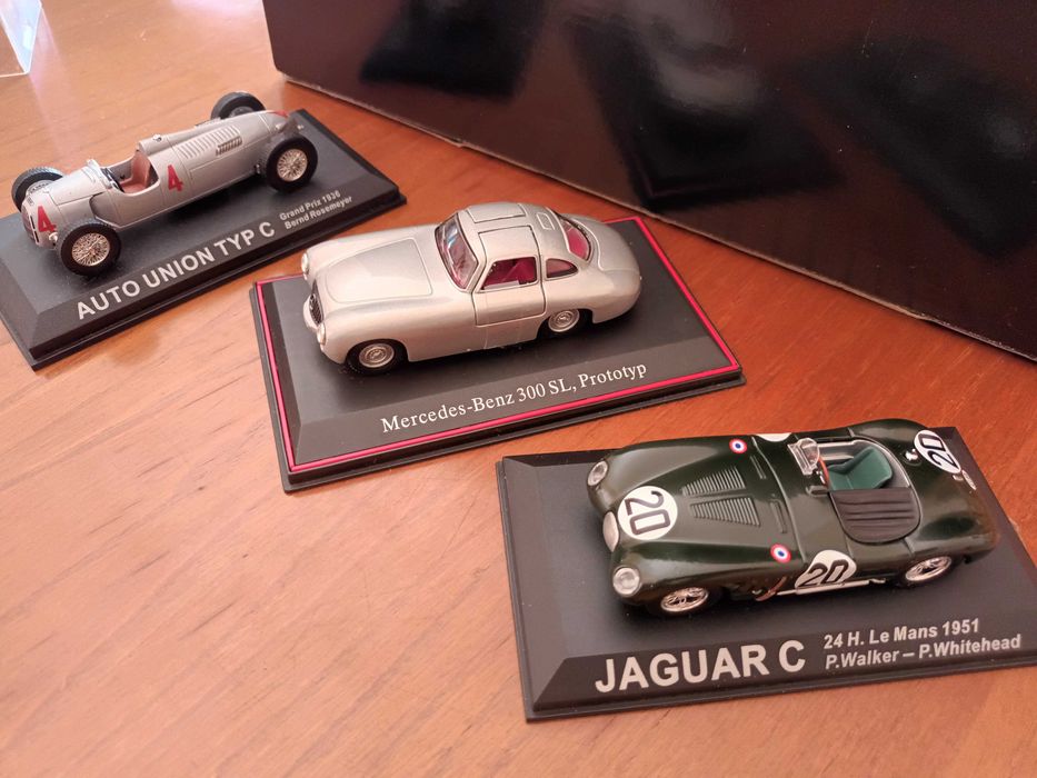 Carrinhos diversos de colecionador em escala 1/43