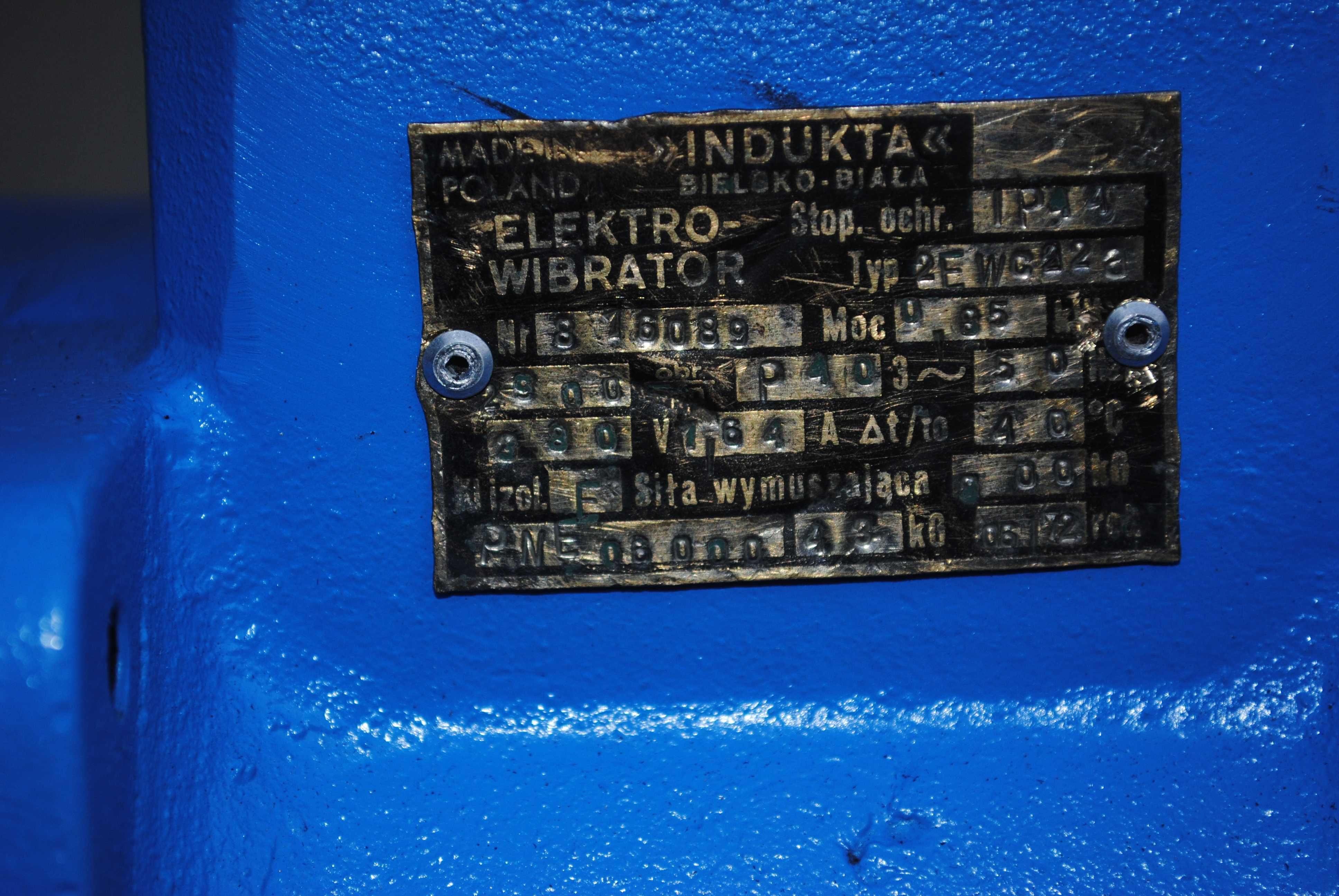 Wibrator elektrowibrator INDUKTA 0.85KW 2900 obr/min PRL zabytek