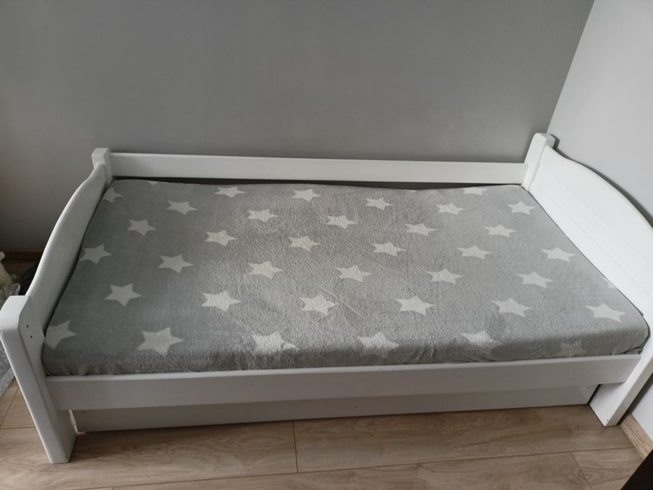 Łóżko dziecięce drewniane