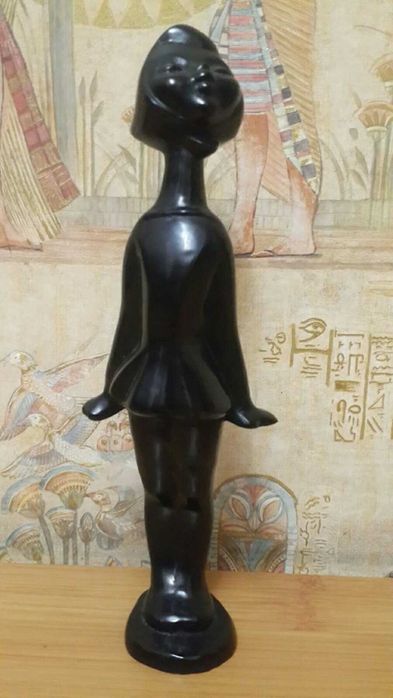 Фігурки з колкого пластику та мармуру