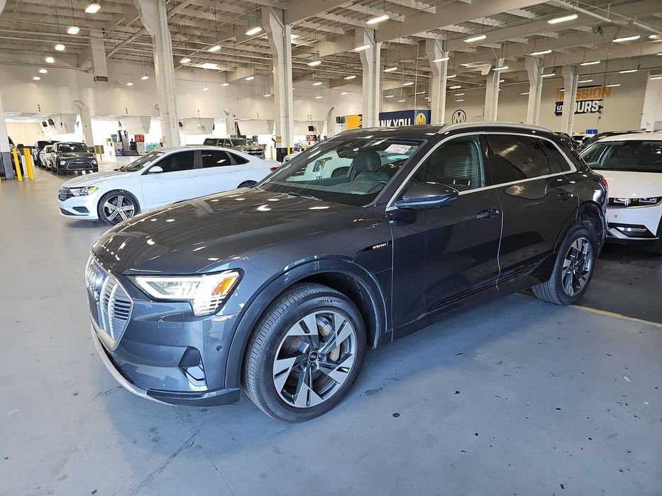 Audi e-tron Premium Plus 2022 ауди
