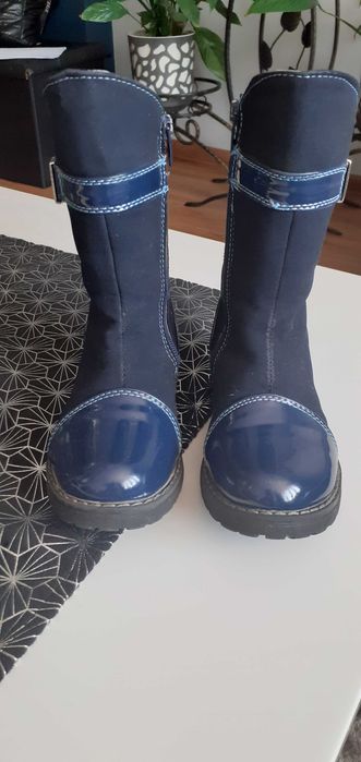 Piękne kozaczki dla dziewczynki rozm. 26, wkładka 15.5 cm.