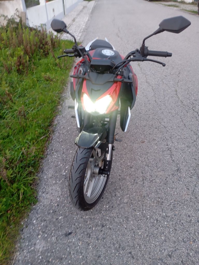 Vendo Fk motores 125cc ou troco por carrinha caixa fechada