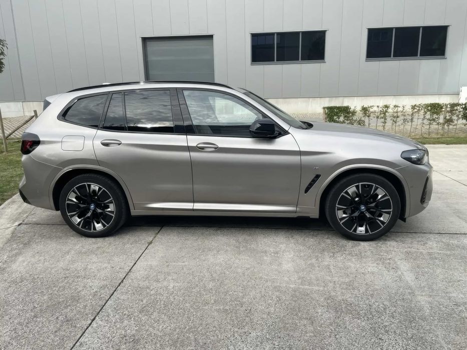 BMW iX3      2023