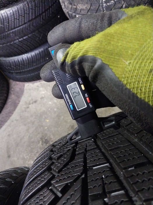 R 17 Opel  5*105  7 j  ET 42  dia  56,6  215 60 17 Hankook.