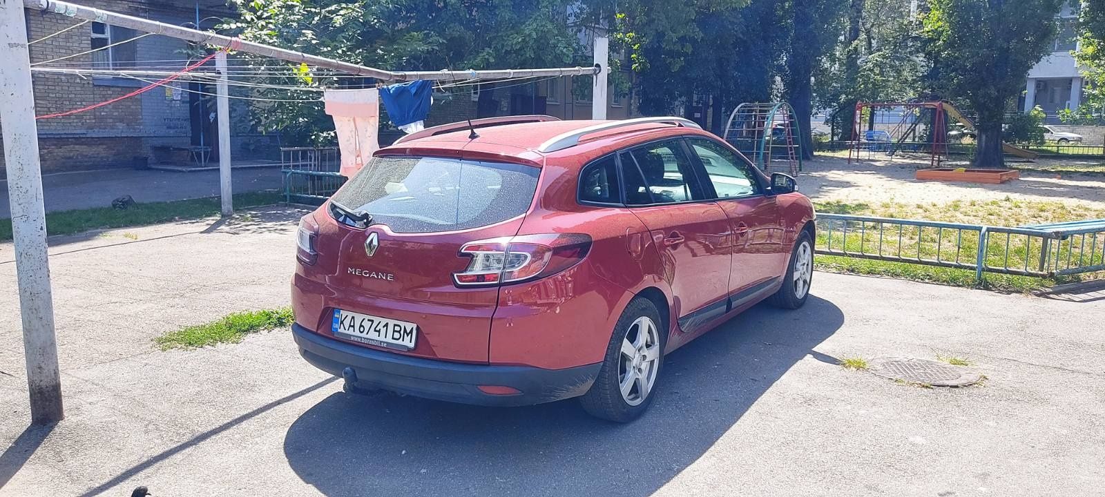 Продам автомобіль Renault Megan 3 червоного кольору