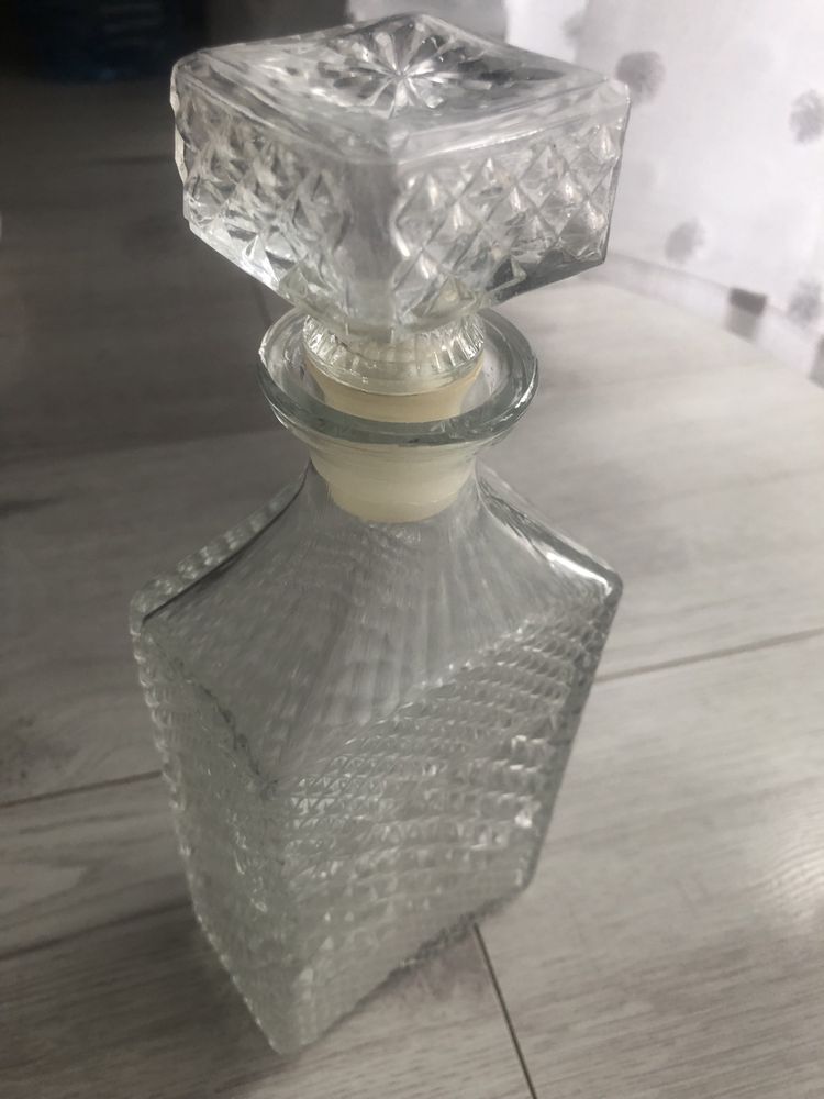 Stara karafka PRL zdobiona