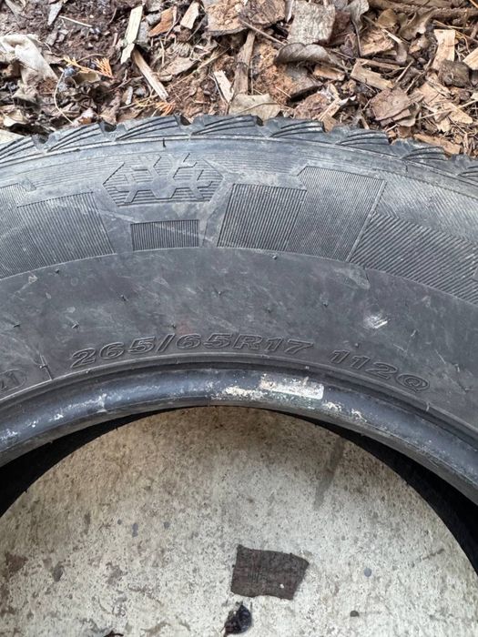 Продам комплект зимової гуми 265/65R17 Nexen у дуже гарному стані