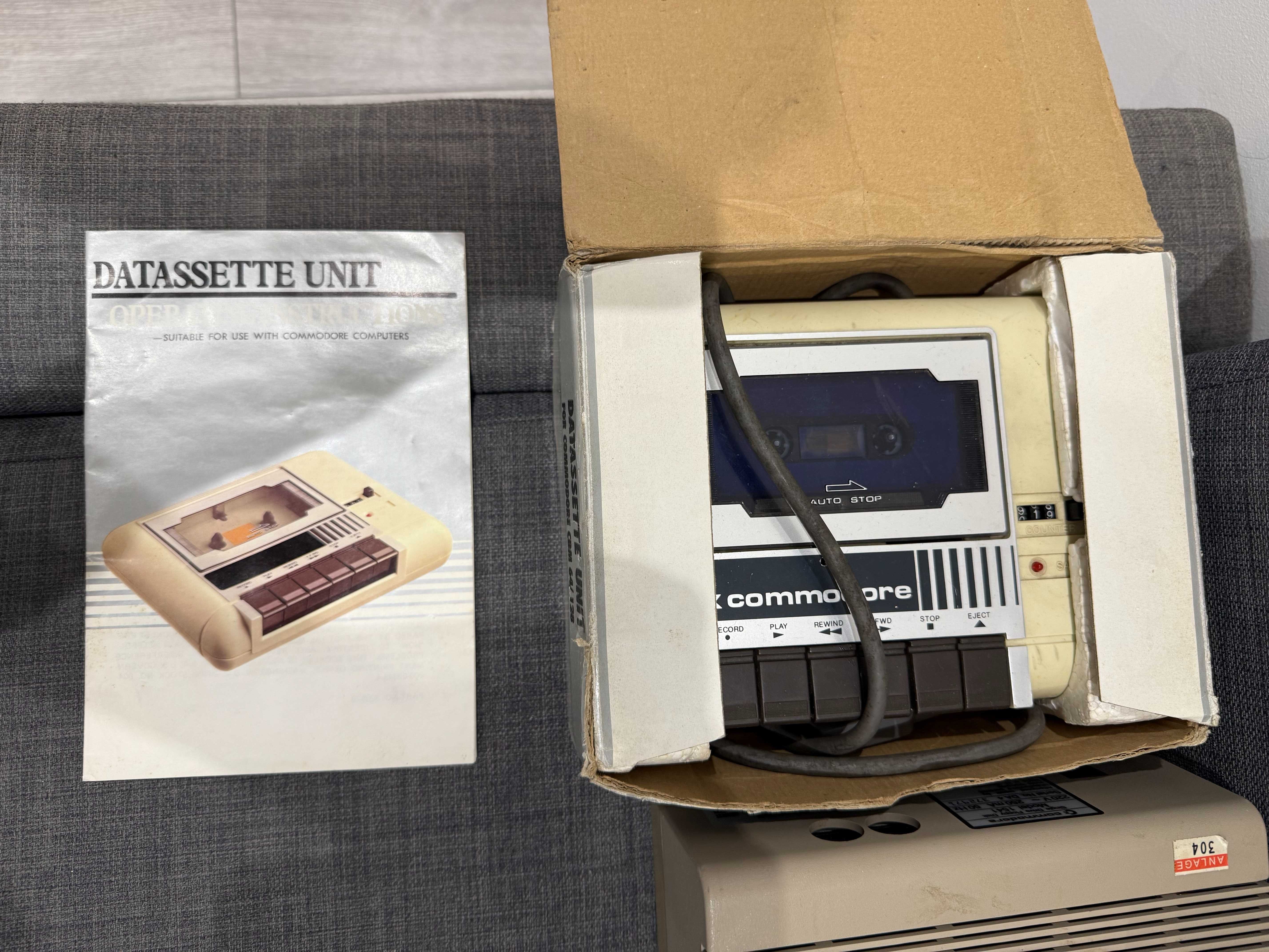 Commodore 64 + Stacja 1541 + Magnetofon + Drukarka + Dodatki