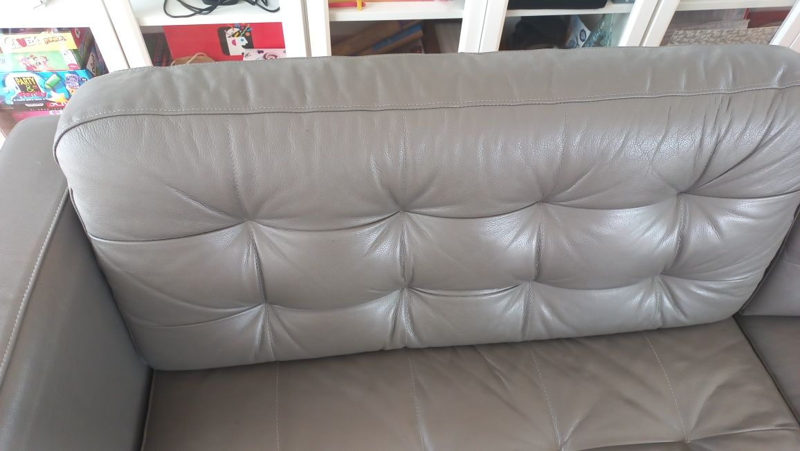 Sofá 3 lugares pele sinteteca como novo
