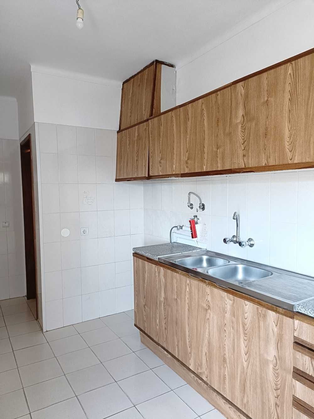 Apartamento T2 no Bairro Afonso Costa – Bom Estado e Varandas