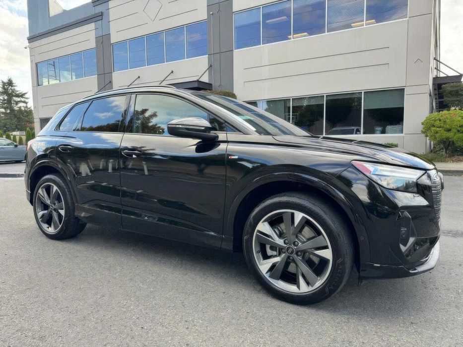 Audi Q4 e-tron quattro Premium Plus      2024