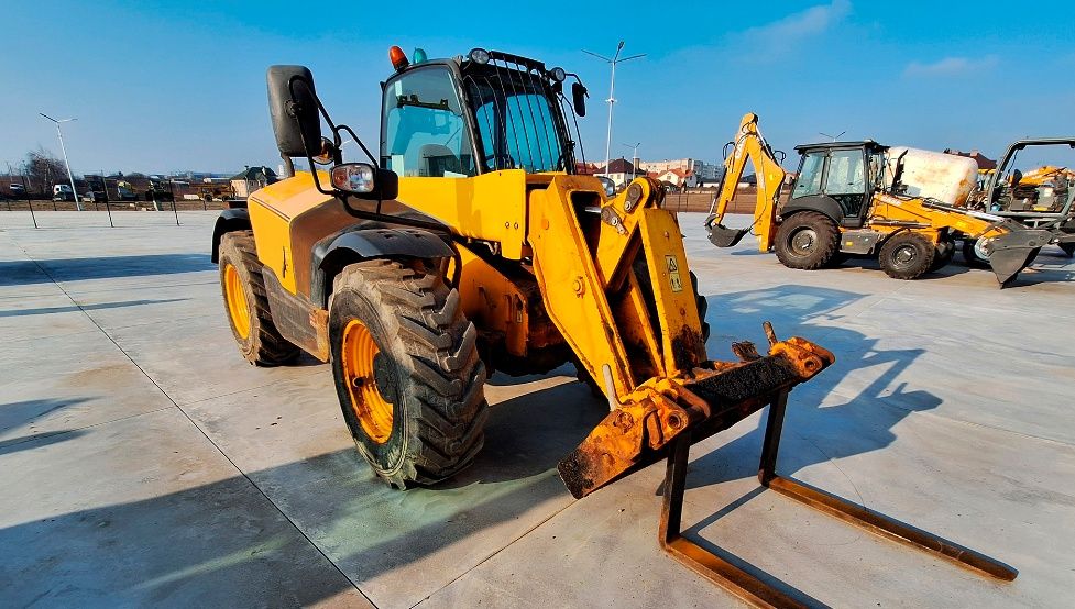 Телескопічний навантажувач JCB 531-70