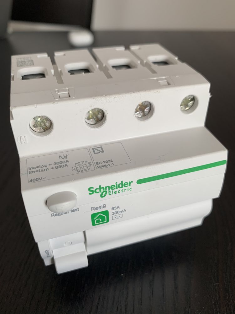 Schneider-  Resi9 63A 300mA 4P