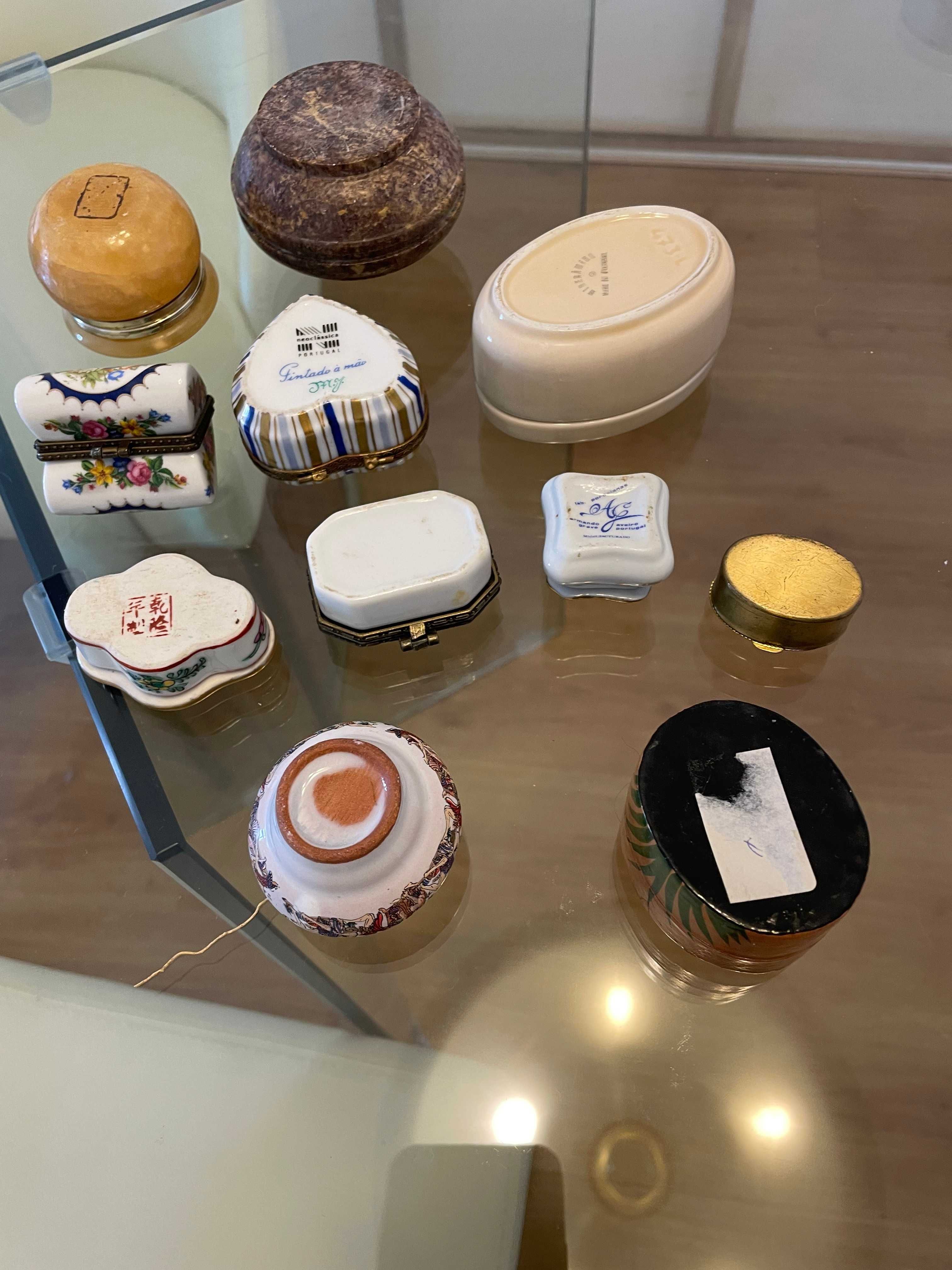 Conjunto de 11 caixinhas variadas